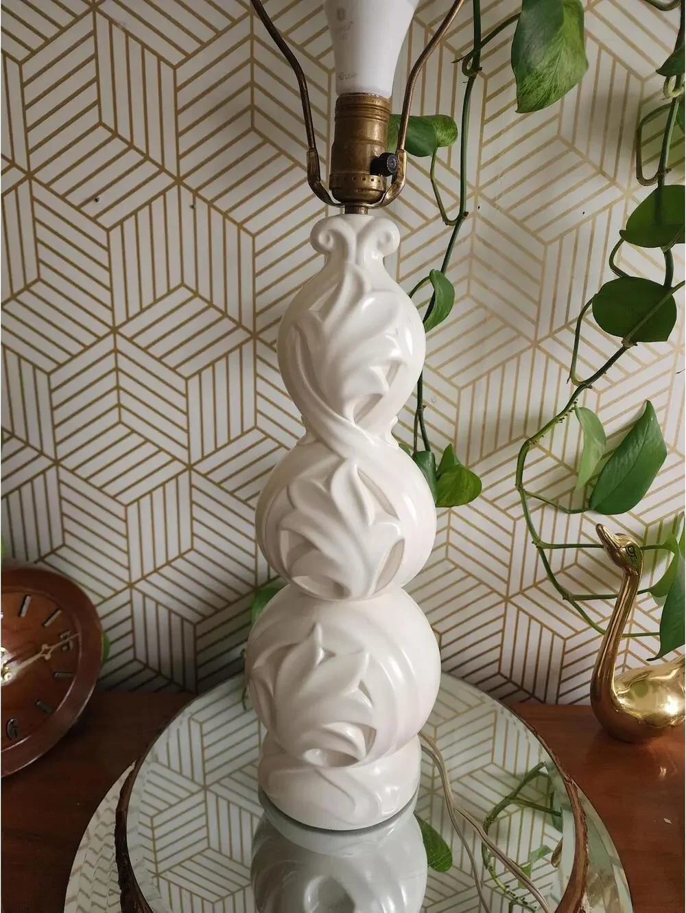 Vintage Midcentury Ivory Ceramic Holland Mold Lamp